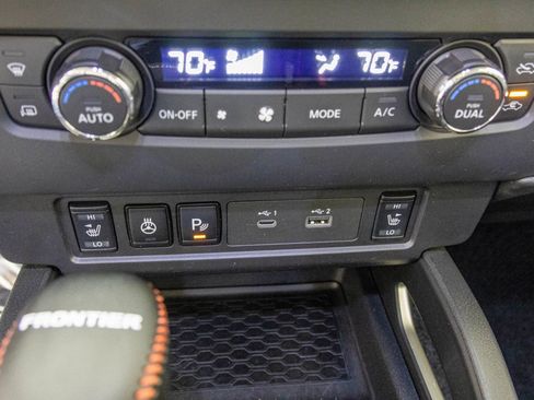 Used 2024 Nissan Frontier SV w/ SV Convenience Package image 26