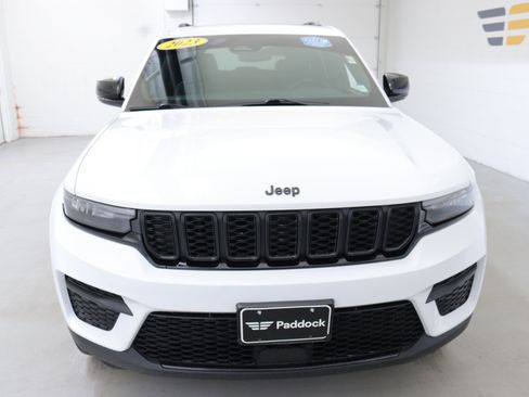 Used 2023 Jeep Grand Cherokee Altitude image 2