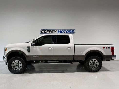 Used 2017 Ford F250 Lariat w/ Lariat Ultimate Package AWD/4WD image 3
