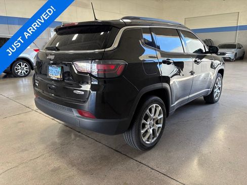 Used 2023 Jeep Compass Latitude w/ Sun and Sound Group AWD/4WD image 3