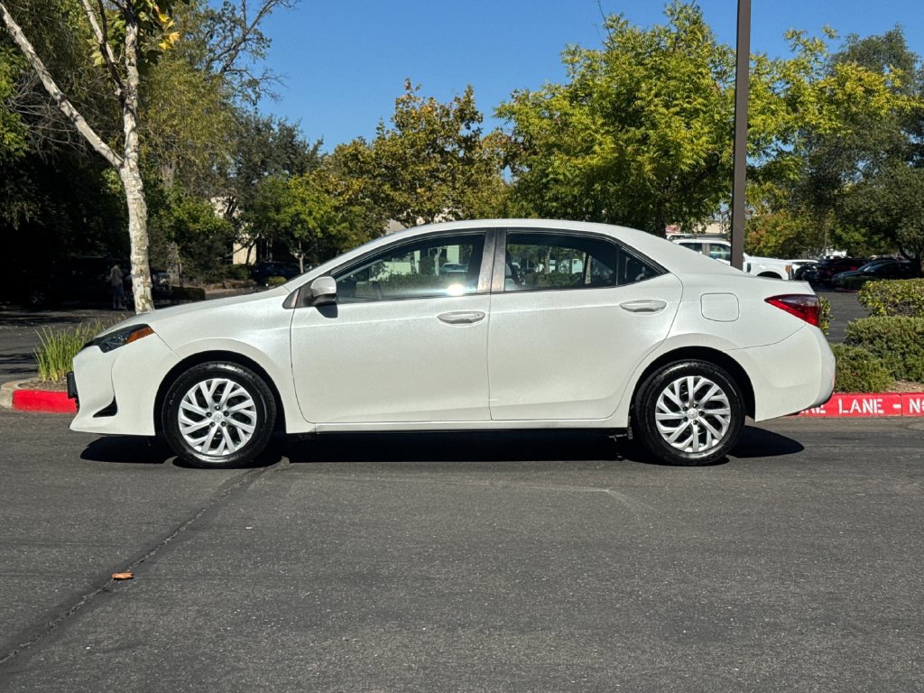 Used 2018 Toyota Corolla LE FWD image 8