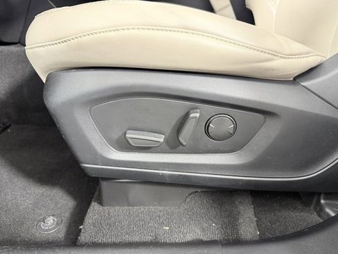 Used 2022 Ford Explorer XLT w/ Equipment Group 202A image 14