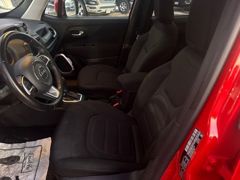 Used 2018 Jeep Renegade Latitude w/ Cold Weather Group image 17