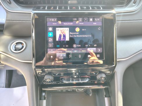 New 2025 Jeep Grand Cherokee Altitude image 37