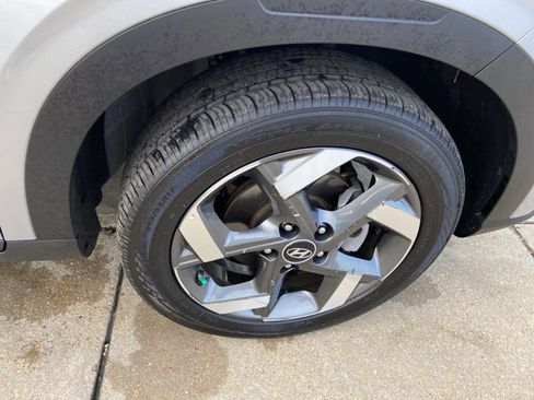 Used 2025 Hyundai Venue SEL FWD image 32