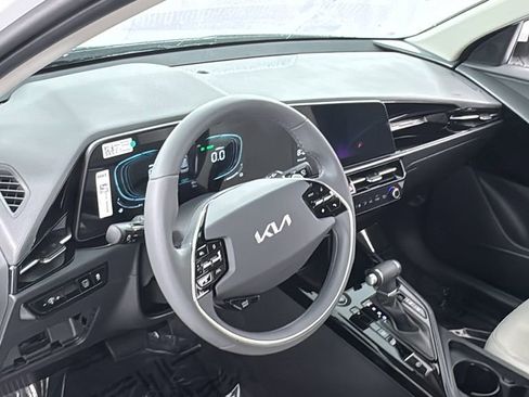 New 2025 Kia Niro EX image 34