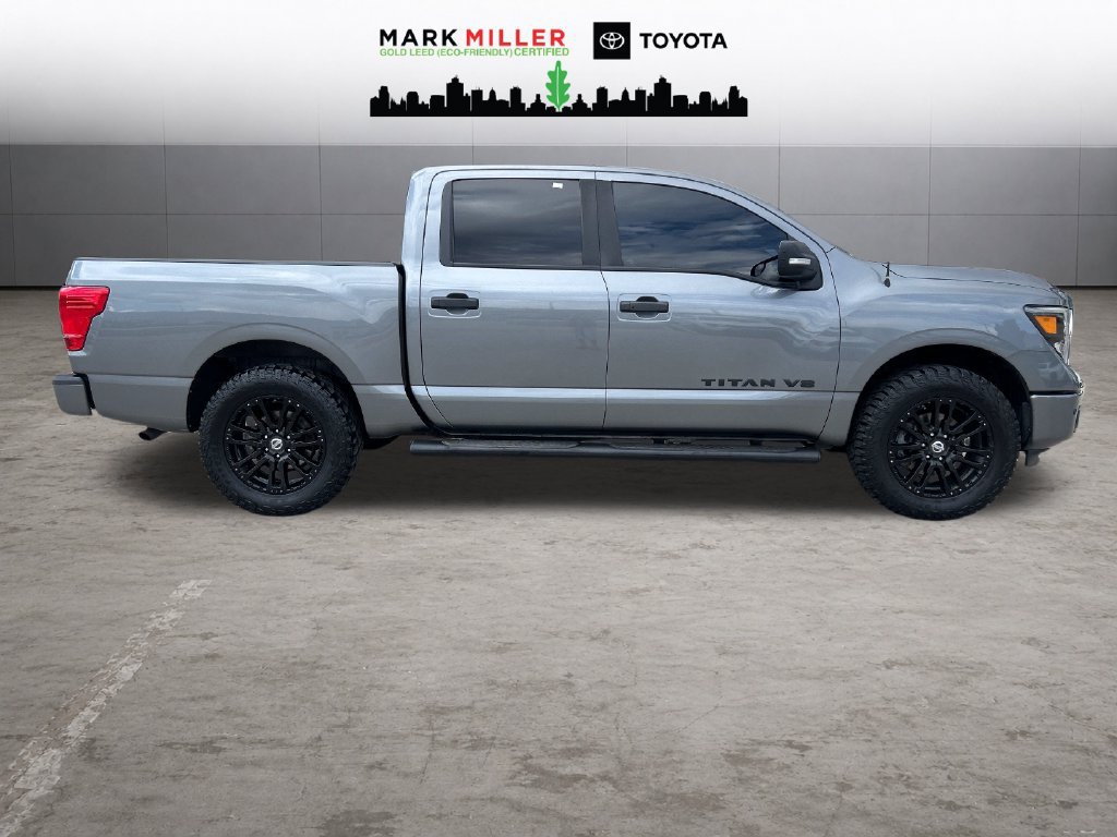 Used 2018 Nissan Titan SV w/ SV Convenience Package AWD/4WD image 7