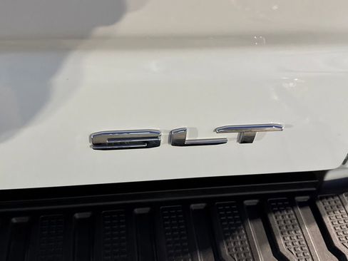 Used 2023 GMC Sierra 1500 SLT w/ SLT Premium Package image 5