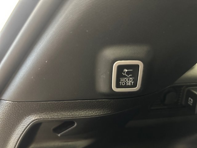 Used 2024 Jeep Grand Cherokee Altitude AWD/4WD image 17