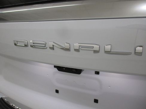 New 2026 GMC Yukon Denali w/ Denali Reserve Package AWD/4WD image 10