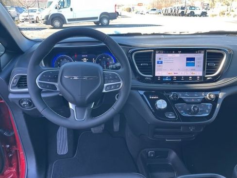 New 2026 Chrysler Pacifica Select image 14