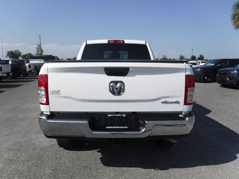 Used 2022 RAM 2500 Tradesman w/ Chrome Appearance Group AWD/4WD image 6