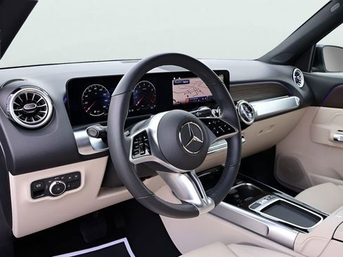Certified 2025 Mercedes-Benz GLB 250 4MATIC image 19