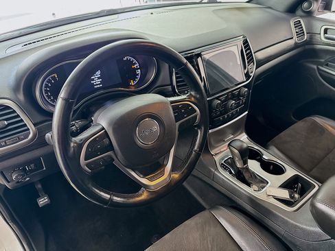 Used 2020 Jeep Grand Cherokee Altitude image 13