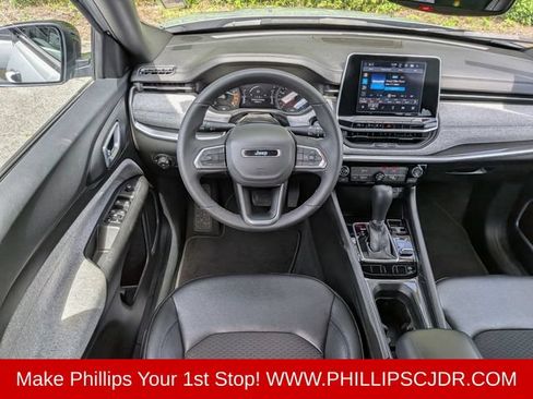 Certified 2025 Jeep Compass Latitude AWD/4WD image 15