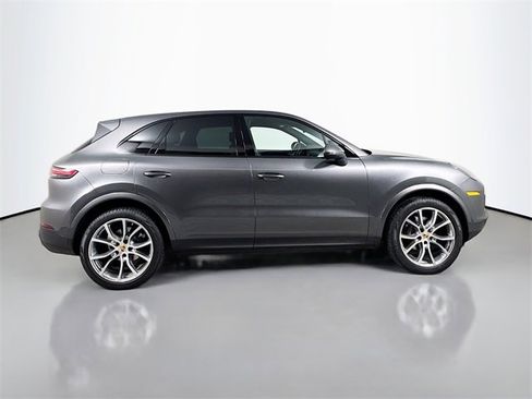 Used 2019 Porsche Cayenne image 2