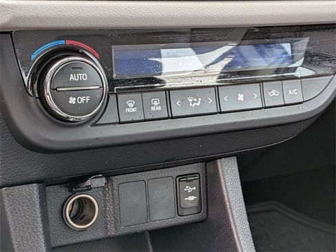 Used 2015 Toyota Corolla LE image 20
