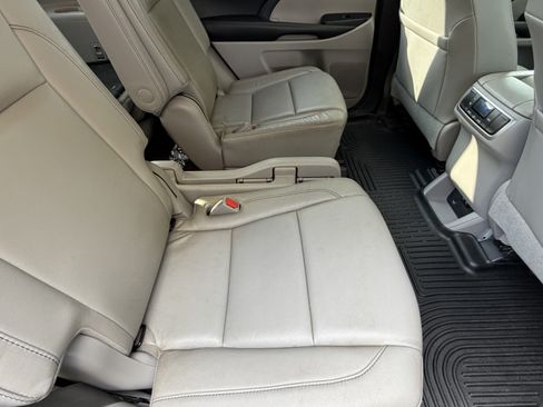 Used 2018 Toyota Highlander XLE FWD image 41