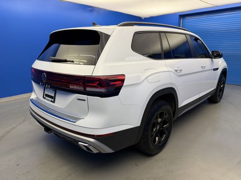 Used 2024 Volkswagen Atlas Peak Edition SEL AWD/4WD image 7