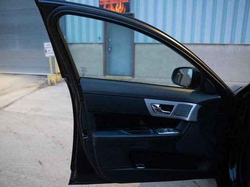 Used 2015 Jaguar XF Portfolio image 18