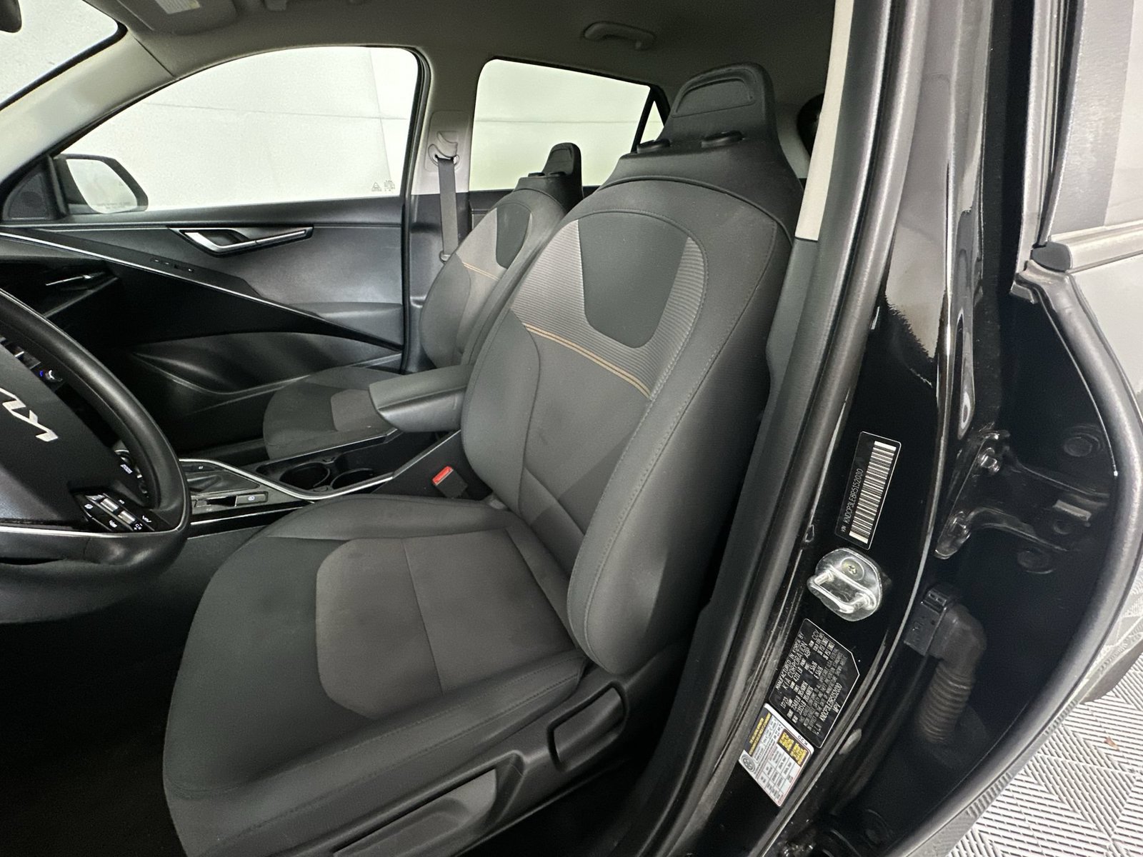 Used 2024 Kia Niro LX FWD image 11