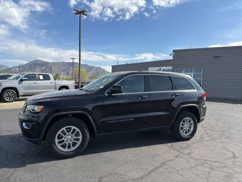 Used 2020 Jeep Grand Cherokee Laredo image 15