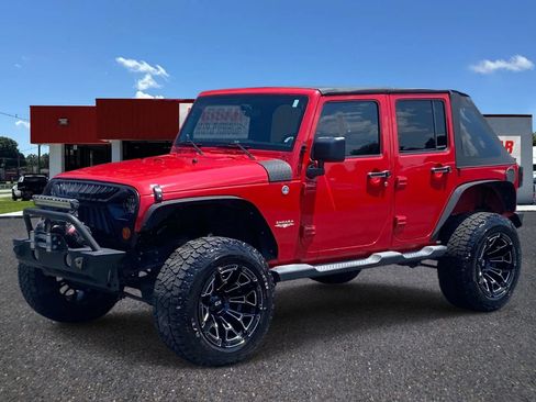 Used 2012 Jeep Wrangler Unlimited Sahara w/ Connectivity Group AWD/4WD image 1