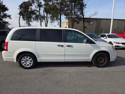 Used 2008 Chrysler Town & Country LX w/ Entertainment Group #1 image 3