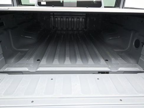 Used 2025 Nissan Frontier PRO-4X image 15