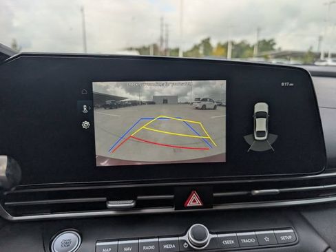 Used 2023 Hyundai Elantra Limited FWD image 16