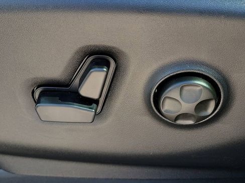 New 2026 Chrysler Pacifica Limited image 13