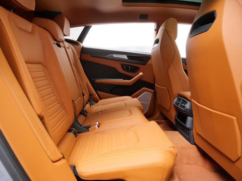 Used 2025 Lamborghini Urus SE AWD/4WD image 17
