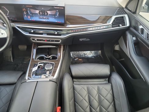 Used 2024 BMW X7 xDrive40i AWD/4WD image 19