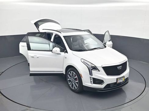 Used 2024 Cadillac XT5 Sportv w/ Technology Package AWD/4WD image 29