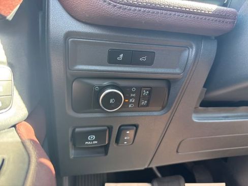 Used 2024 Ford Expedition Limited AWD/4WD image 18