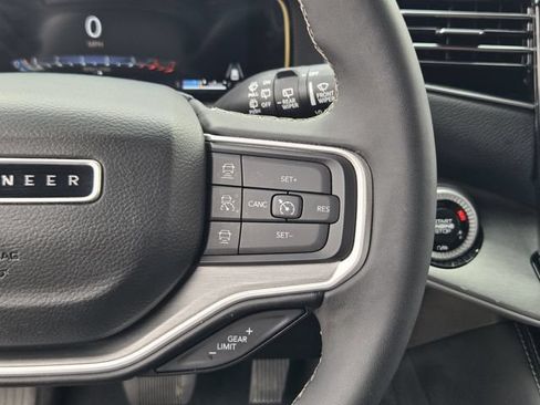 Certified 2025 Jeep Wagoneer L Series II AWD/4WD image 26