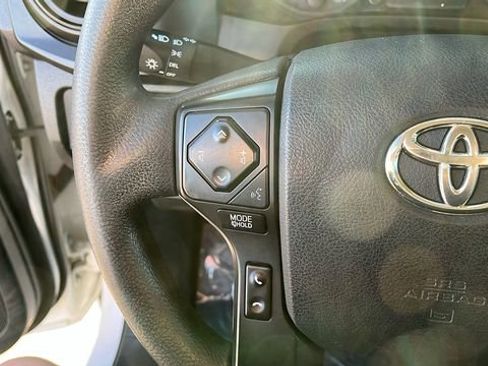 Used 2016 Toyota Tacoma SR w/ SR Convenience Package image 8