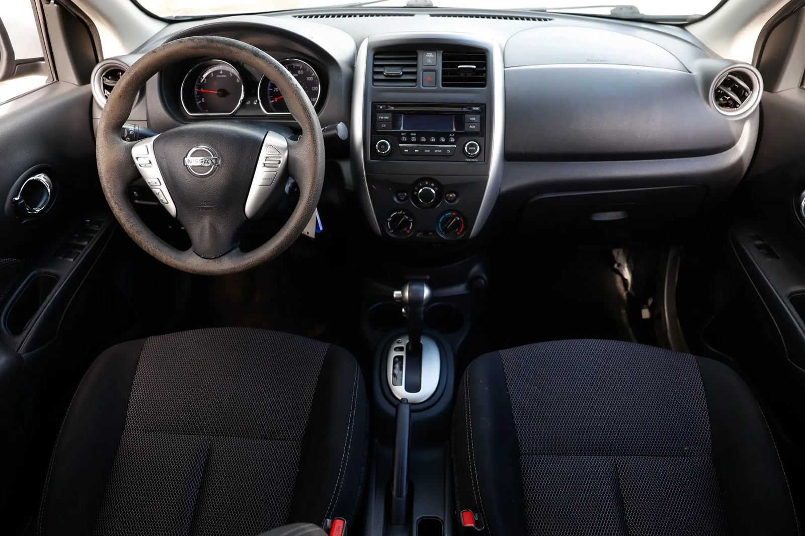 Used 2018 Nissan Versa SV FWD image 2