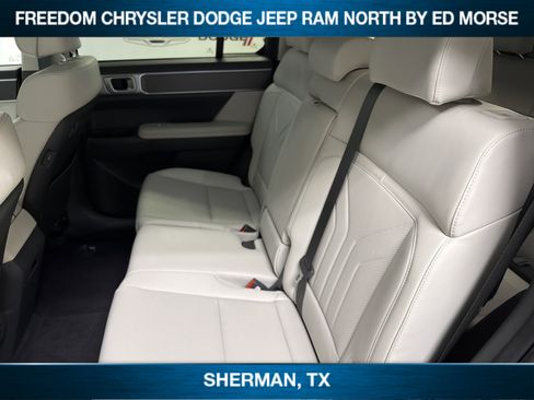 Used 2026 Hyundai Santa Fe SEL FWD image 9