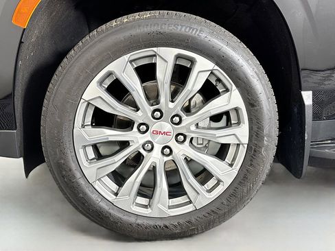 Used 2023 GMC Yukon Denali image 32