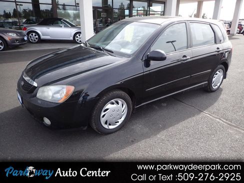 Used 2005 Kia Spectra5 HB image 1