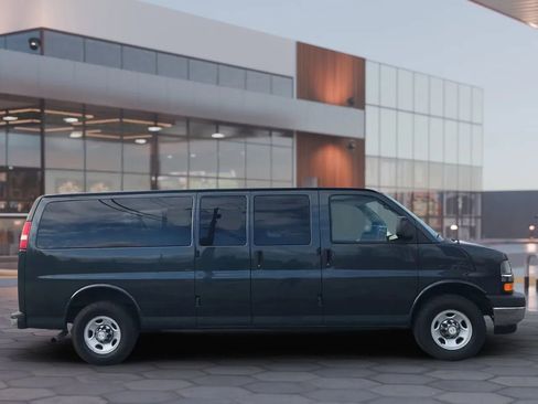 Used 2017 Chevrolet Express 3500 LT w/ LT Preferred Equipment Group image 4