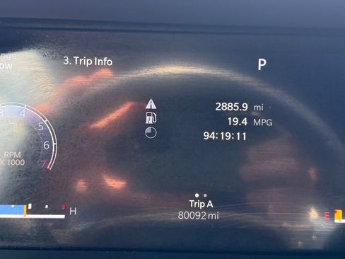 Used 2023 Jeep Grand Cherokee Altitude AWD/4WD image 16