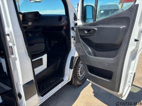 Used 2020 Mercedes-Benz Sprinter 2500 image 27