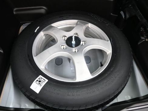 New 2025 Jeep Grand Cherokee Altitude image 14