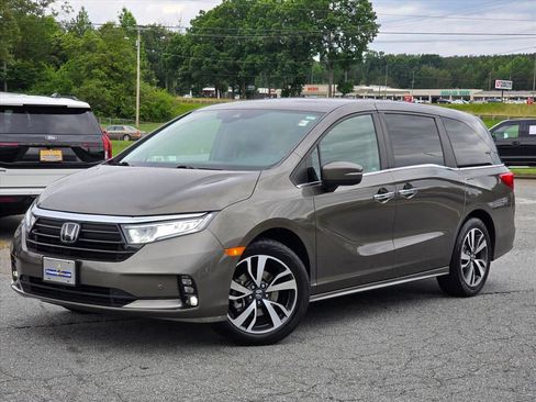Used 2022 Honda Odyssey Touring image 2