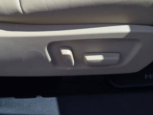 Used 2017 Toyota Highlander Limited FWD image 35