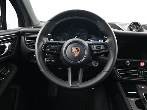 Used 2026 Porsche Macan AWD/4WD image 13