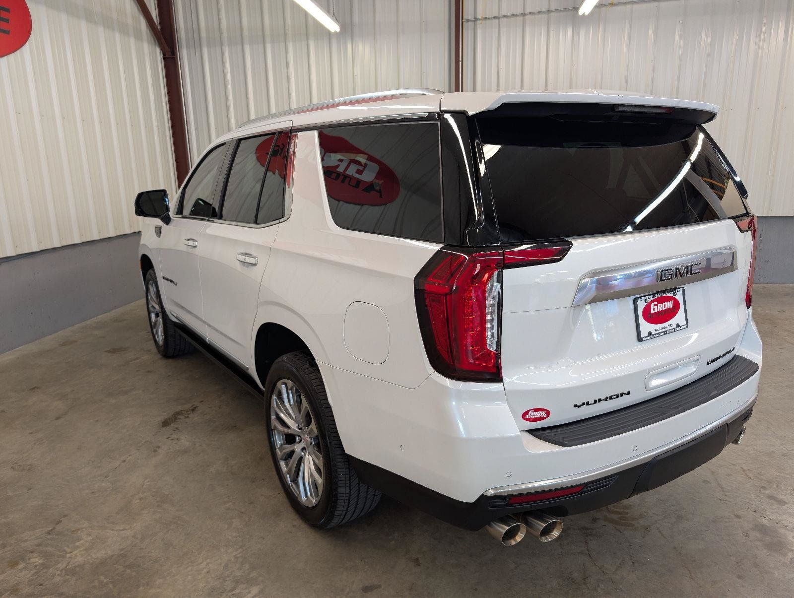 Used 2023 GMC Yukon Denali w/ Advanced Technology Package AWD/4WD image 15