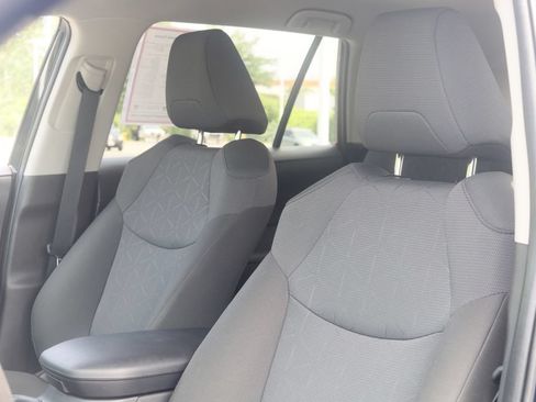 Used 2025 Toyota RAV4 XLE AWD/4WD image 4